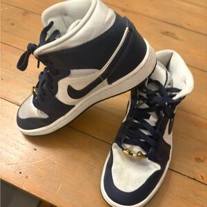 Air Jordan Athletic Shoes in Navy and White size 7